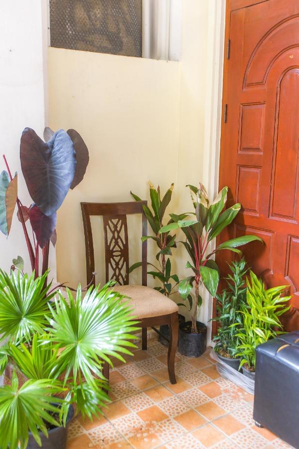The Little Siri Hotel Chiang Mai Exterior photo