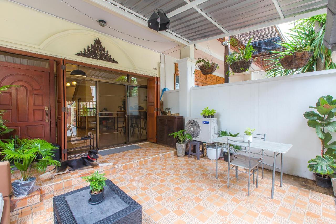 The Little Siri Hotel Chiang Mai Exterior photo