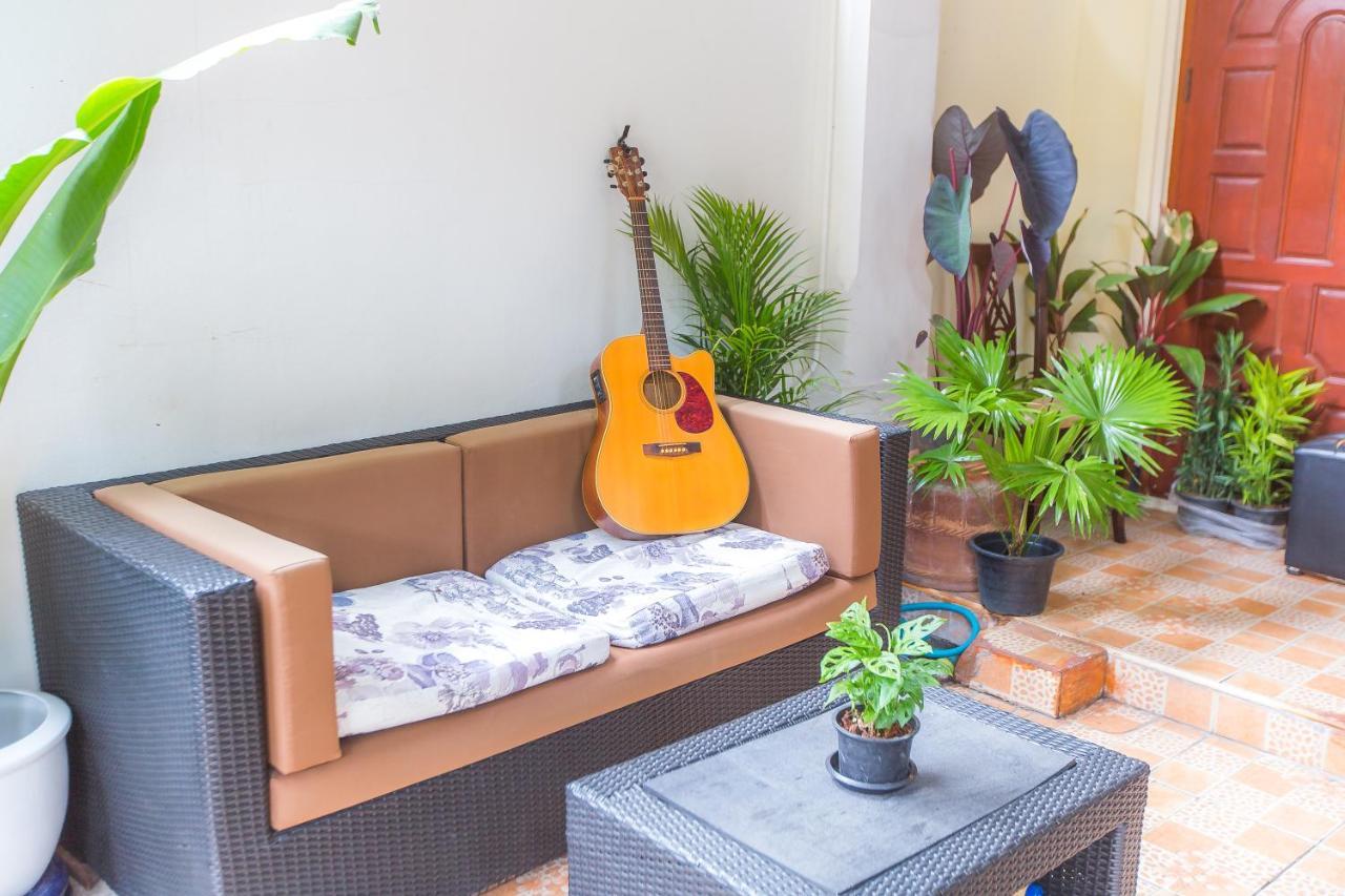 The Little Siri Hotel Chiang Mai Exterior photo