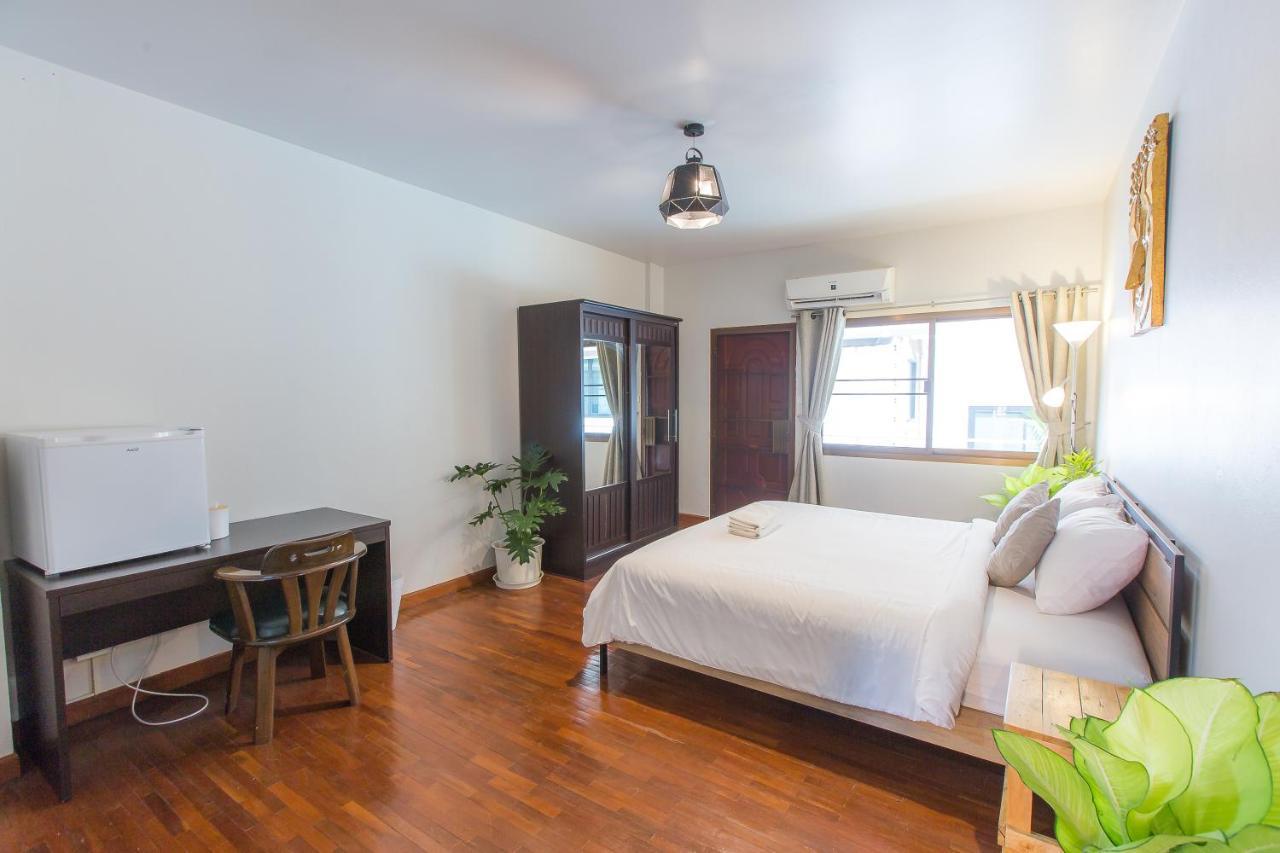 The Little Siri Hotel Chiang Mai Exterior photo
