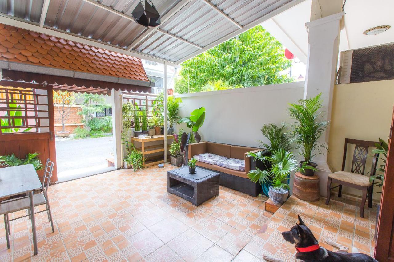 The Little Siri Hotel Chiang Mai Exterior photo