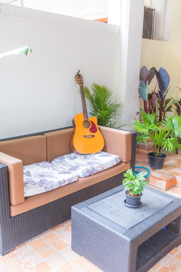 The Little Siri Hotel Chiang Mai Exterior photo