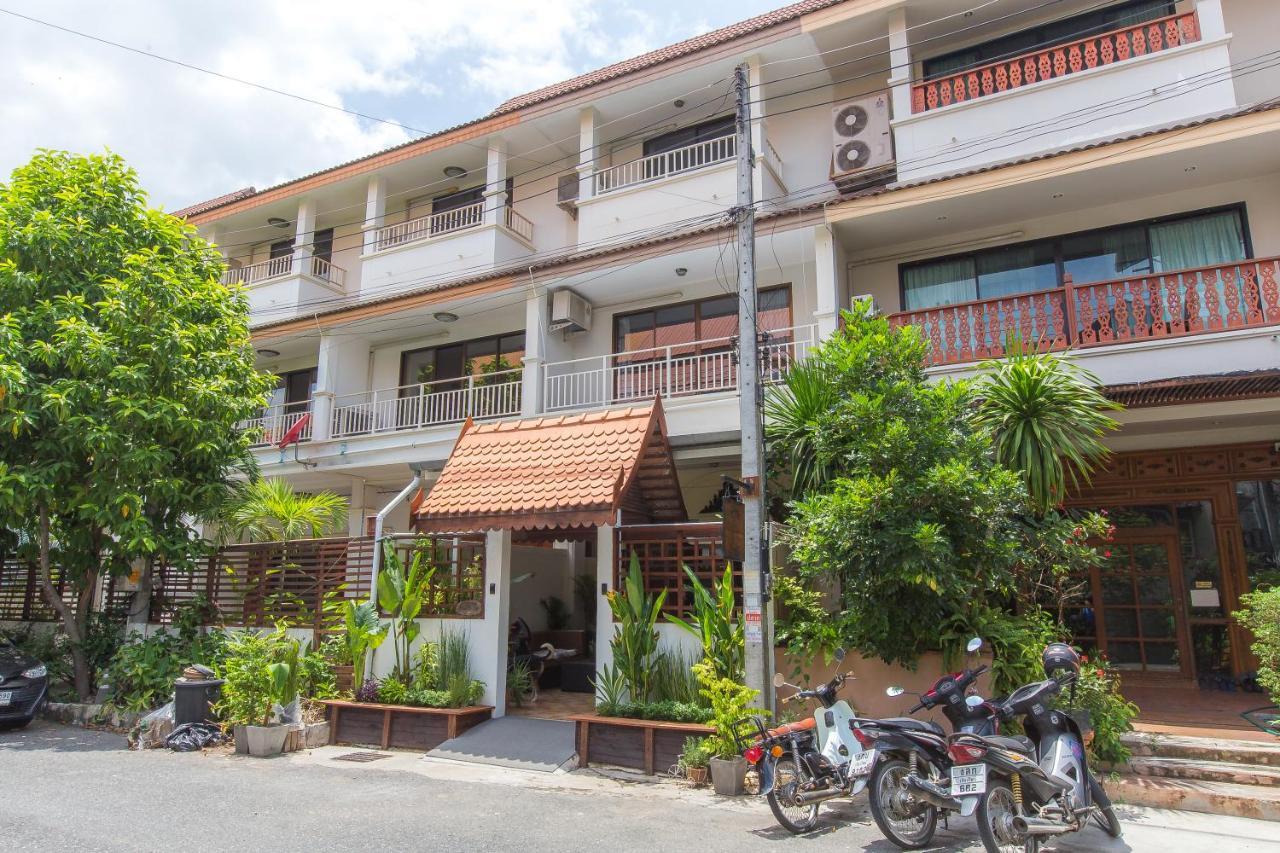 The Little Siri Hotel Chiang Mai Exterior photo
