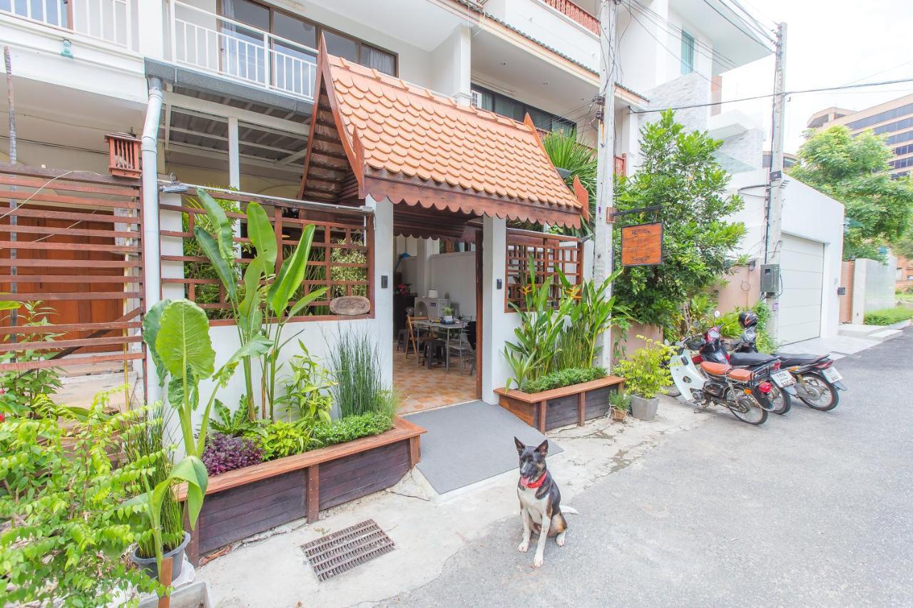 The Little Siri Hotel Chiang Mai Exterior photo