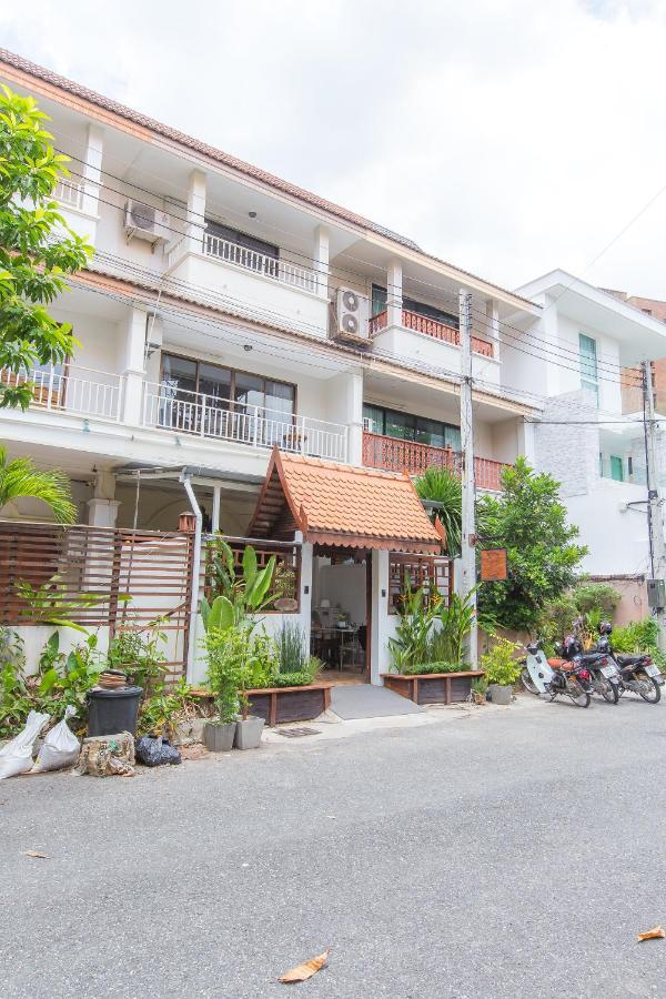 The Little Siri Hotel Chiang Mai Exterior photo