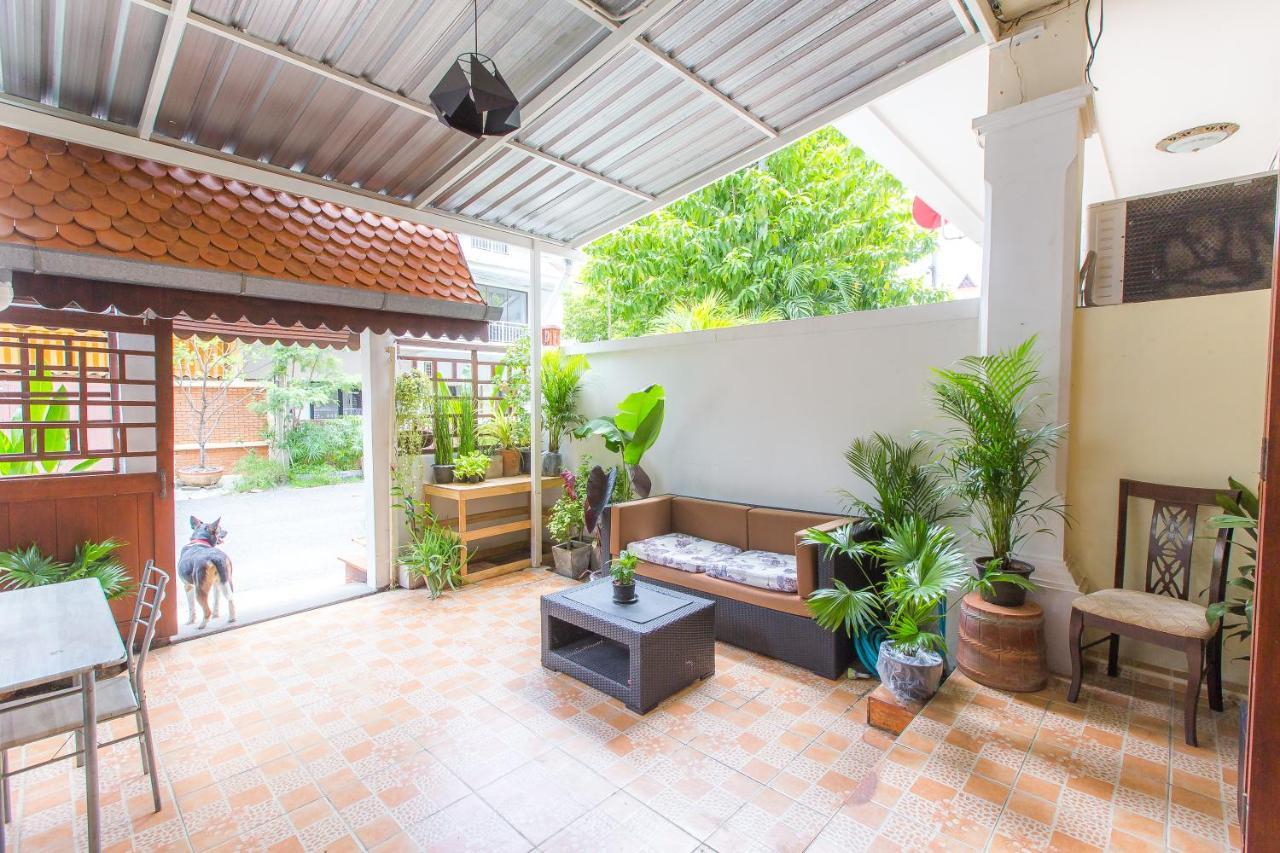 The Little Siri Hotel Chiang Mai Exterior photo