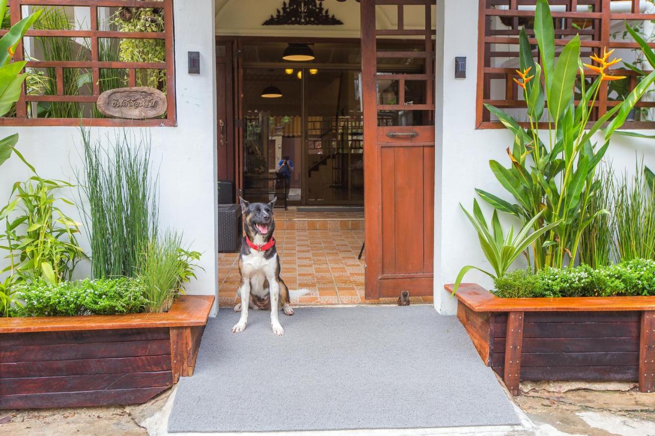 The Little Siri Hotel Chiang Mai Exterior photo