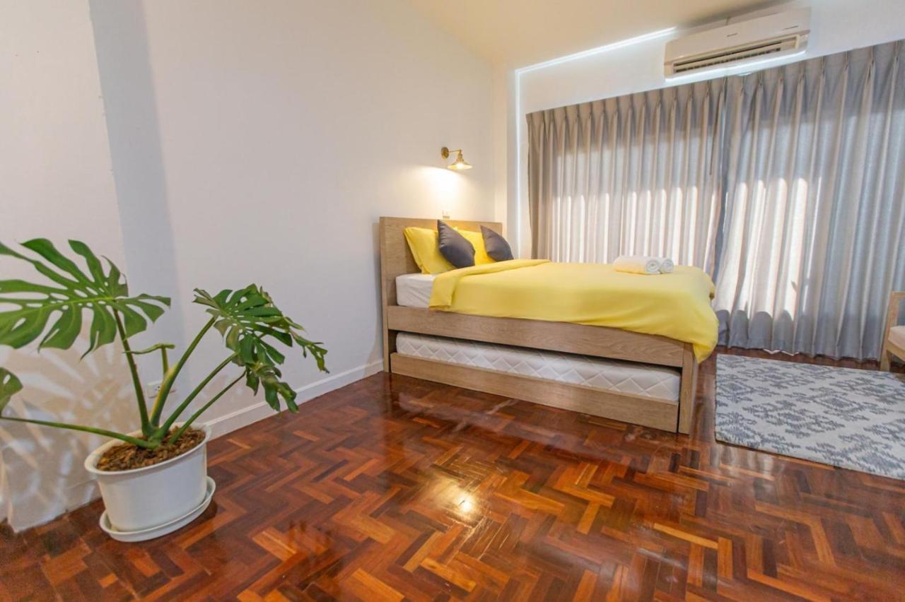 The Little Siri Hotel Chiang Mai Exterior photo